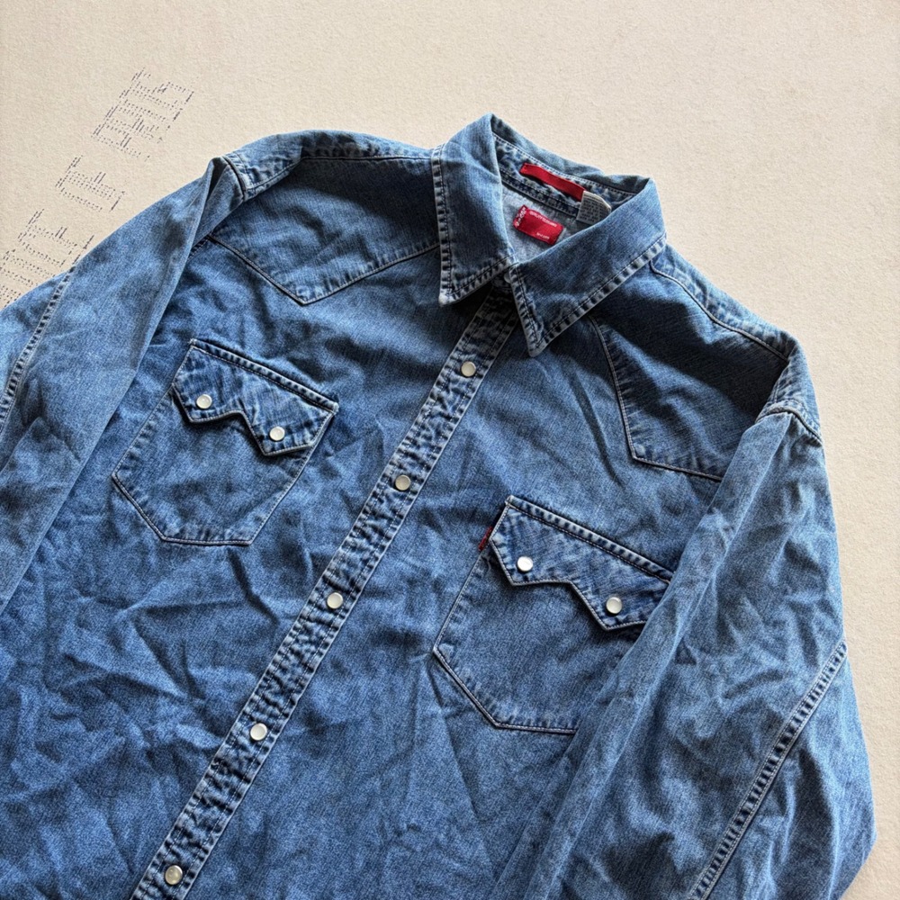Y2K Levi's Denim Western Pearl Snap button up Shirt